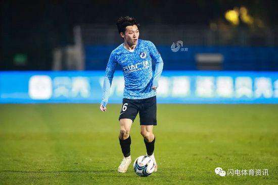 正疑惑间，她忽然瞥了一眼旁边的监护仪，不尽大惊失色的脱口道：主任。